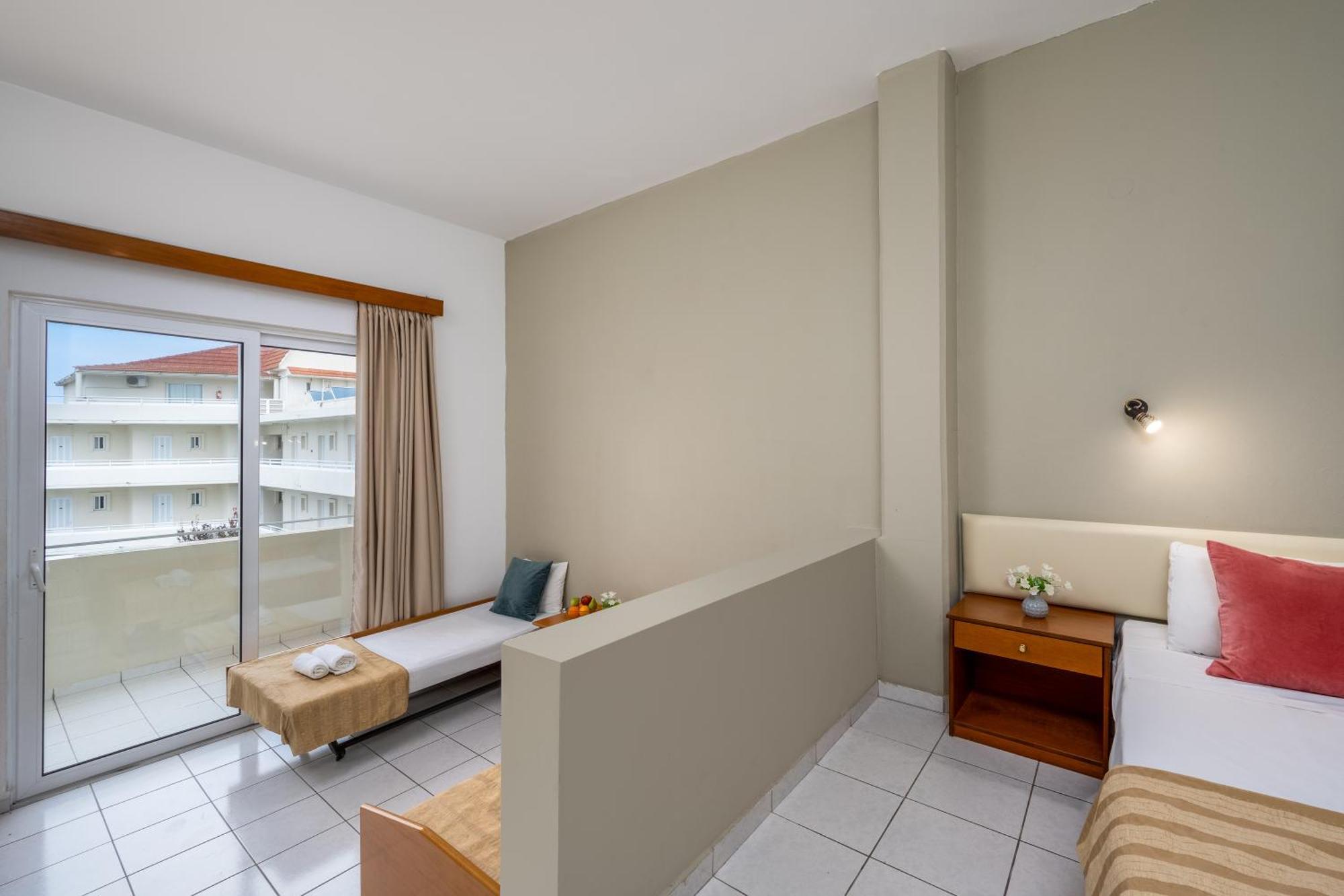 Bayside Katsaras Lejlighedshotel 4*